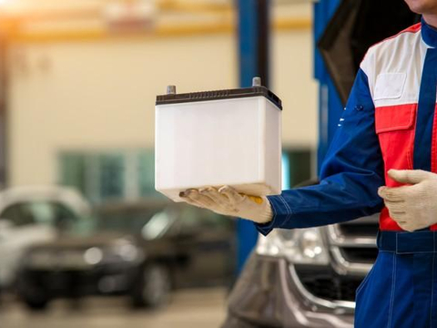 汽车电瓶没电了怎么办，汽车电瓶一般用几年更换