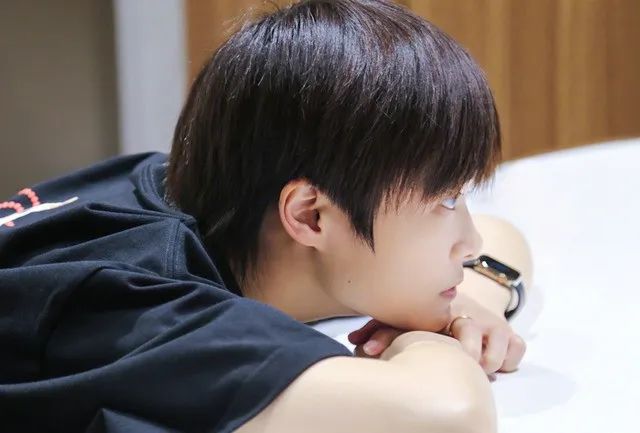 李宇春自曝患病后,用一首歌惹哭了很多人休闲区蓝鸢梦想 - Www.slyday.coM 李宇春自曝患病后,用一首歌惹哭了很多人休闲区蓝鸢梦想 - Www.slyday.coM