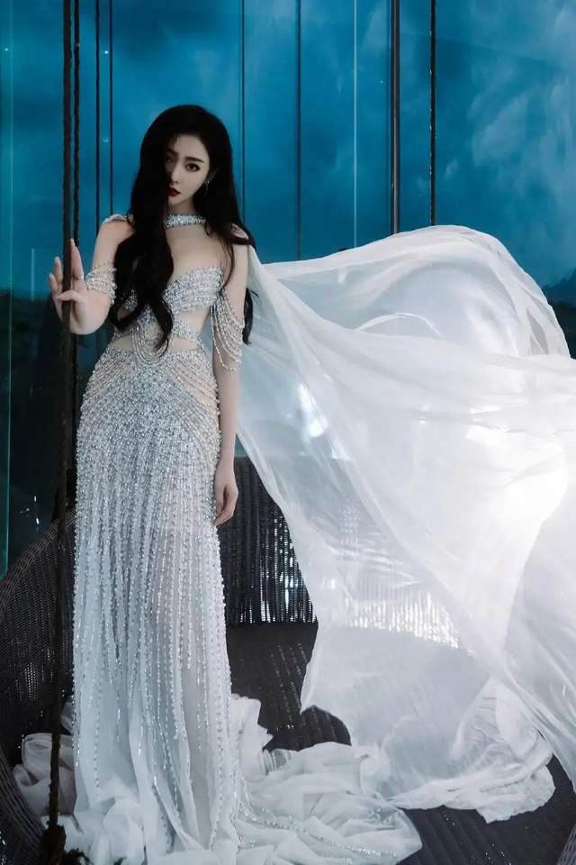 内娱红毯有两尊神!一出场艳压亚洲,衬托得韩娱像诈骗休闲区蓝鸢梦想 - Www.slyday.coM 内娱红毯有两尊神!一出场艳压亚洲,衬托得韩娱像诈骗休闲区蓝鸢梦想 - Www.slyday.coM