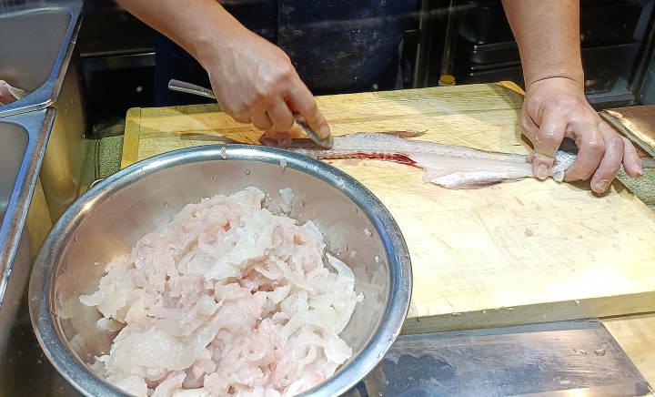 这家菜场里5元一颗的鱼圆太豪华,老板说,都是为了参加比赛休闲区蓝鸢梦想 - Www.slyday.coM 这家菜场里5元一颗的鱼圆太豪华,老板说,都是为了参加比赛休闲区蓝鸢梦想 - Www.slyday.coM