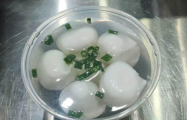 这家菜场里5元一颗的鱼圆太豪华,老板说,都是为了参加比赛休闲区蓝鸢梦想 - Www.slyday.coM 这家菜场里5元一颗的鱼圆太豪华,老板说,都是为了参加比赛休闲区蓝鸢梦想 - Www.slyday.coM