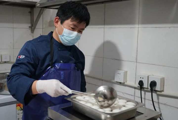 这家菜场里5元一颗的鱼圆太豪华,老板说,都是为了参加比赛休闲区蓝鸢梦想 - Www.slyday.coM 这家菜场里5元一颗的鱼圆太豪华,老板说,都是为了参加比赛休闲区蓝鸢梦想 - Www.slyday.coM