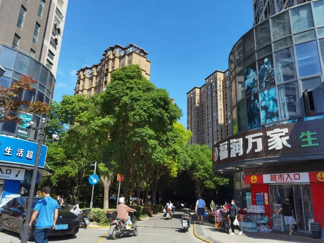 绿地在上海的某处楼盘 (征探君拍摄)
