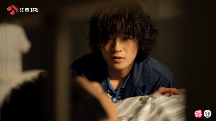 欧豪留长发了?热播剧《风吹半夏》里童骁骑的造型,欧豪自己也不适应休闲区蓝鸢梦想 - Www.slyday.coM 欧豪留长发了?热播剧《风吹半夏》里童骁骑的造型,欧豪自己也不适应休闲区蓝鸢梦想 - Www.slyday.coM