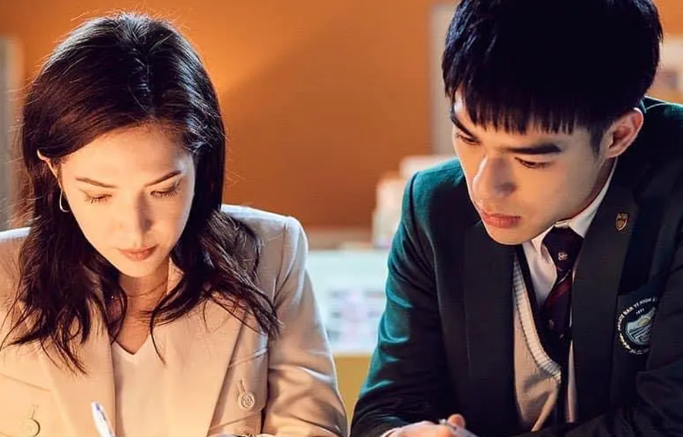 读书:“用活人作材料的小说”...