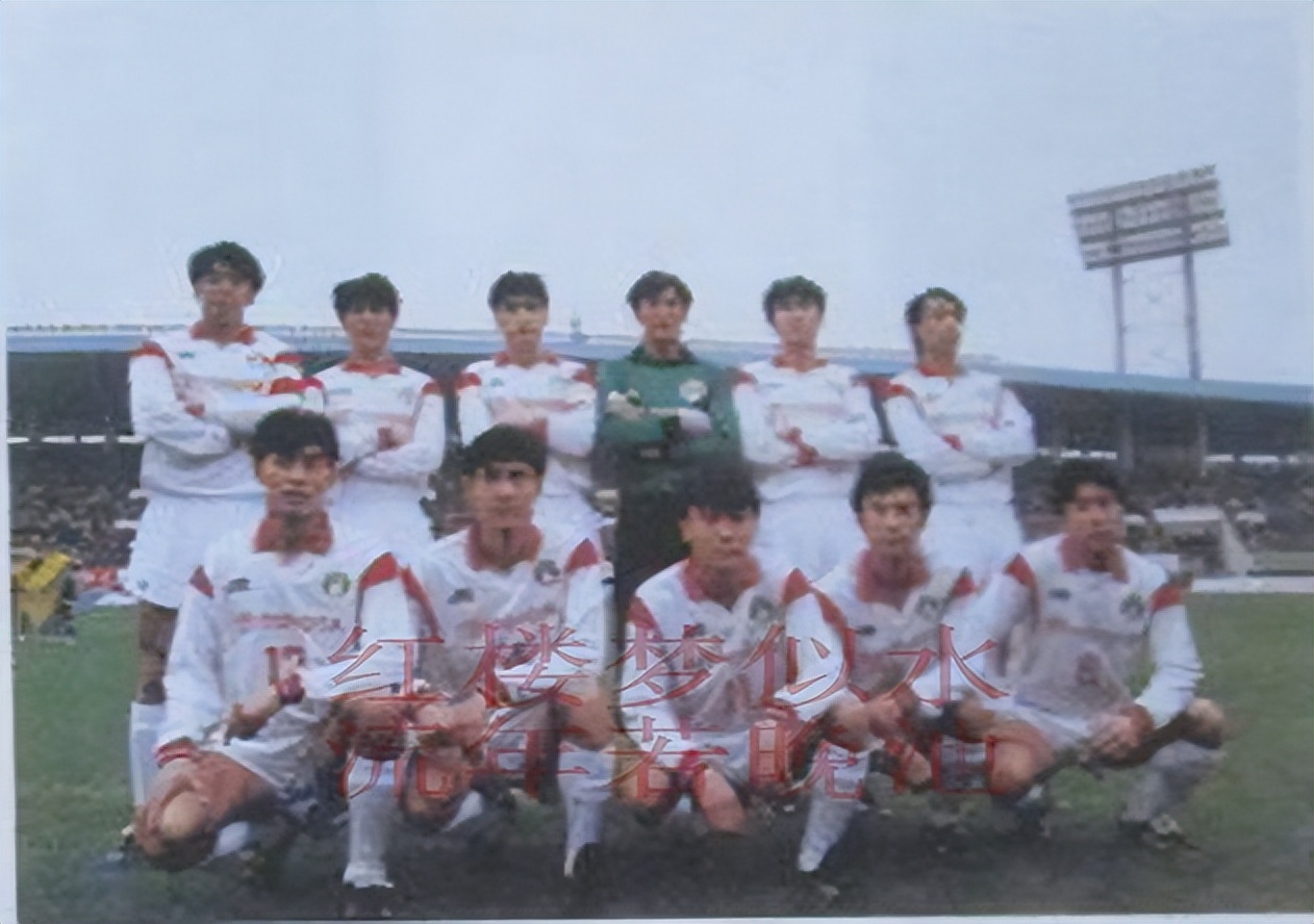 大连足球史上今天：1994年大连万达7球员出战甲a明星赛 5-2南方队