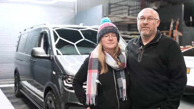 一对英国中年夫妇的大众T6.1半盲窗露营车……