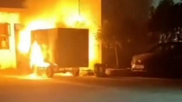 电动汽车飞线充电，深夜起火烧车