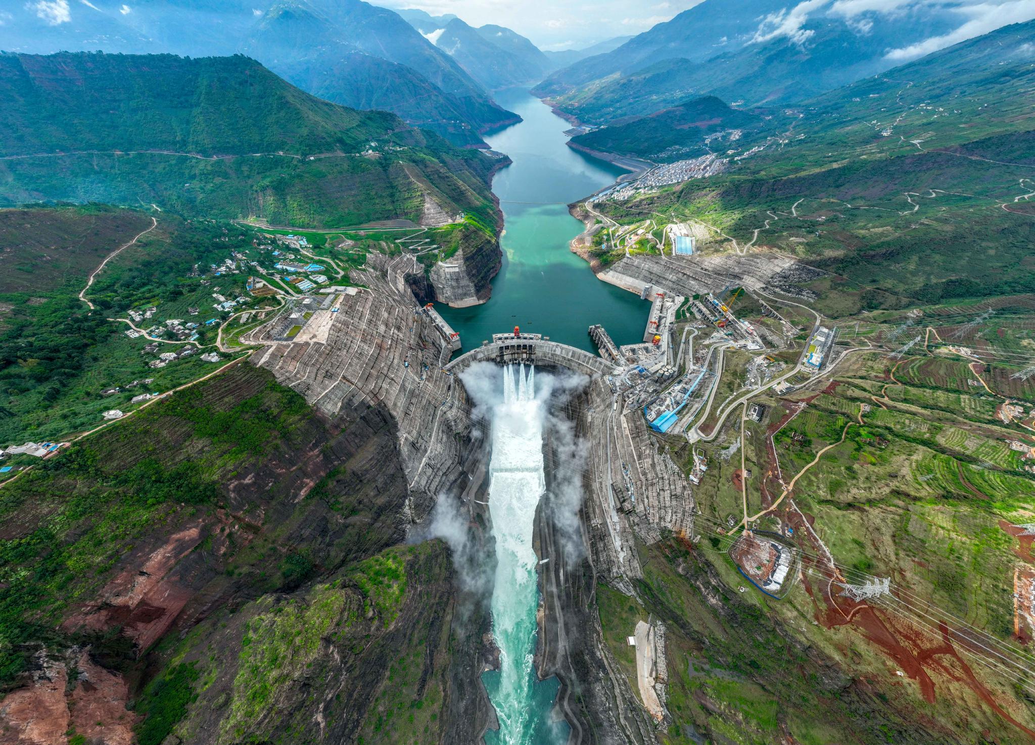航拍白鹤滩水电站全貌