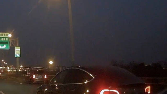 网友：今天下班时候在通沪大道高架上……