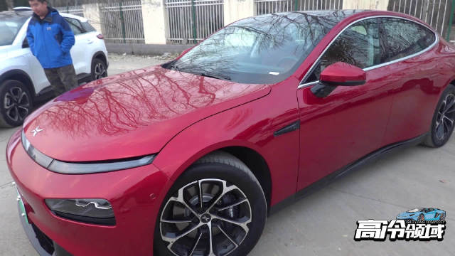 不妨看看前年冬天我们的续航测试视频吧……