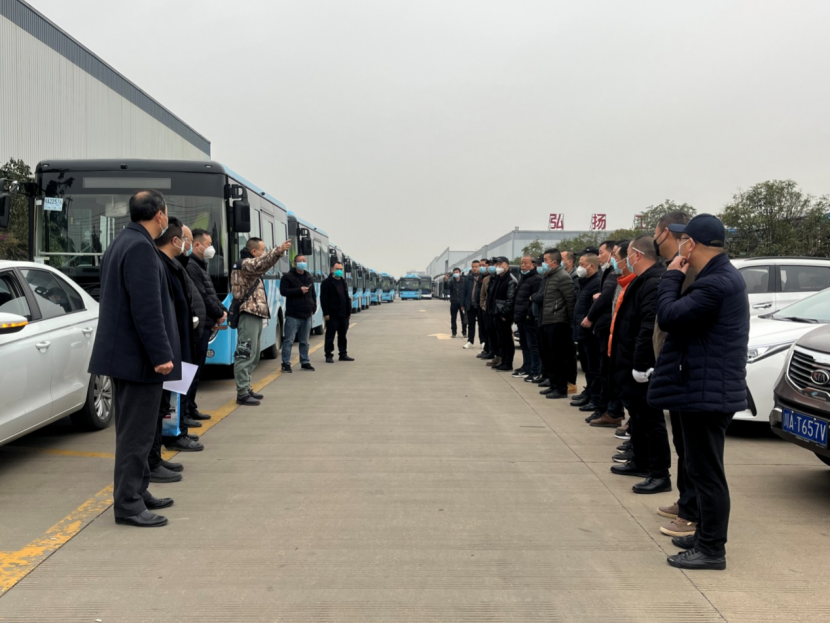 中植集团旗下中植一客电动公交车成功交付，为居民出行提供便利