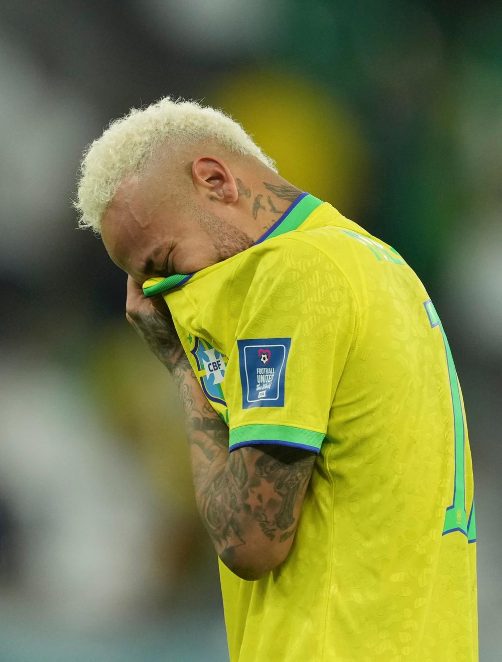 未能率领巴西队晋级四强，内马尔伤心落泪。图片来源：新华社