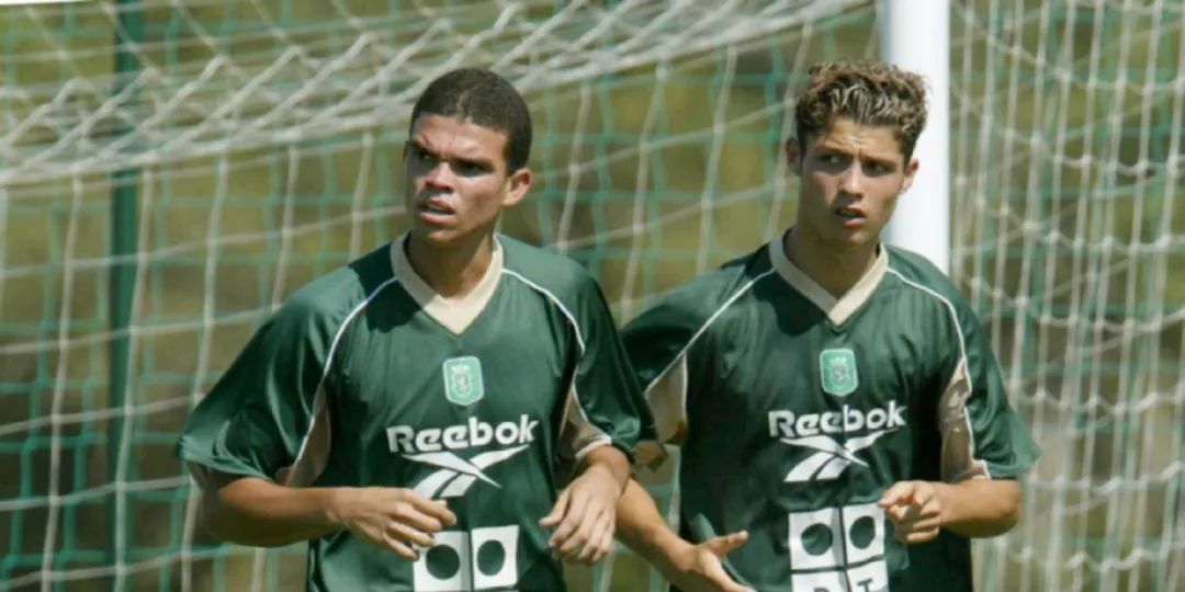 最后一舞!37岁的C罗望着39岁的佩佩,满眼都是往日的峥嵘!休闲区蓝鸢梦想 - Www.slyday.coM 最后一舞!37岁的C罗望着39岁的佩佩,满眼都是往日的峥嵘!休闲区蓝鸢梦想 - Www.slyday.coM