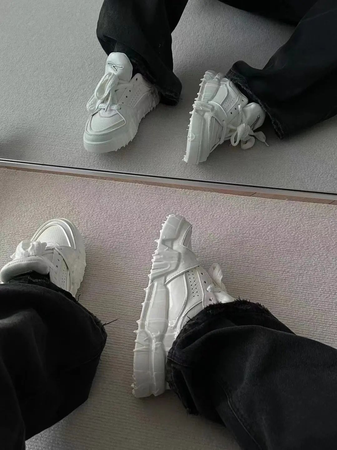 王一博和刘雯都在穿的品牌,如何在解构设计中演绎氛围感?13 王一博和刘雯都在穿的品牌,如何在解构设计中演绎氛围感?