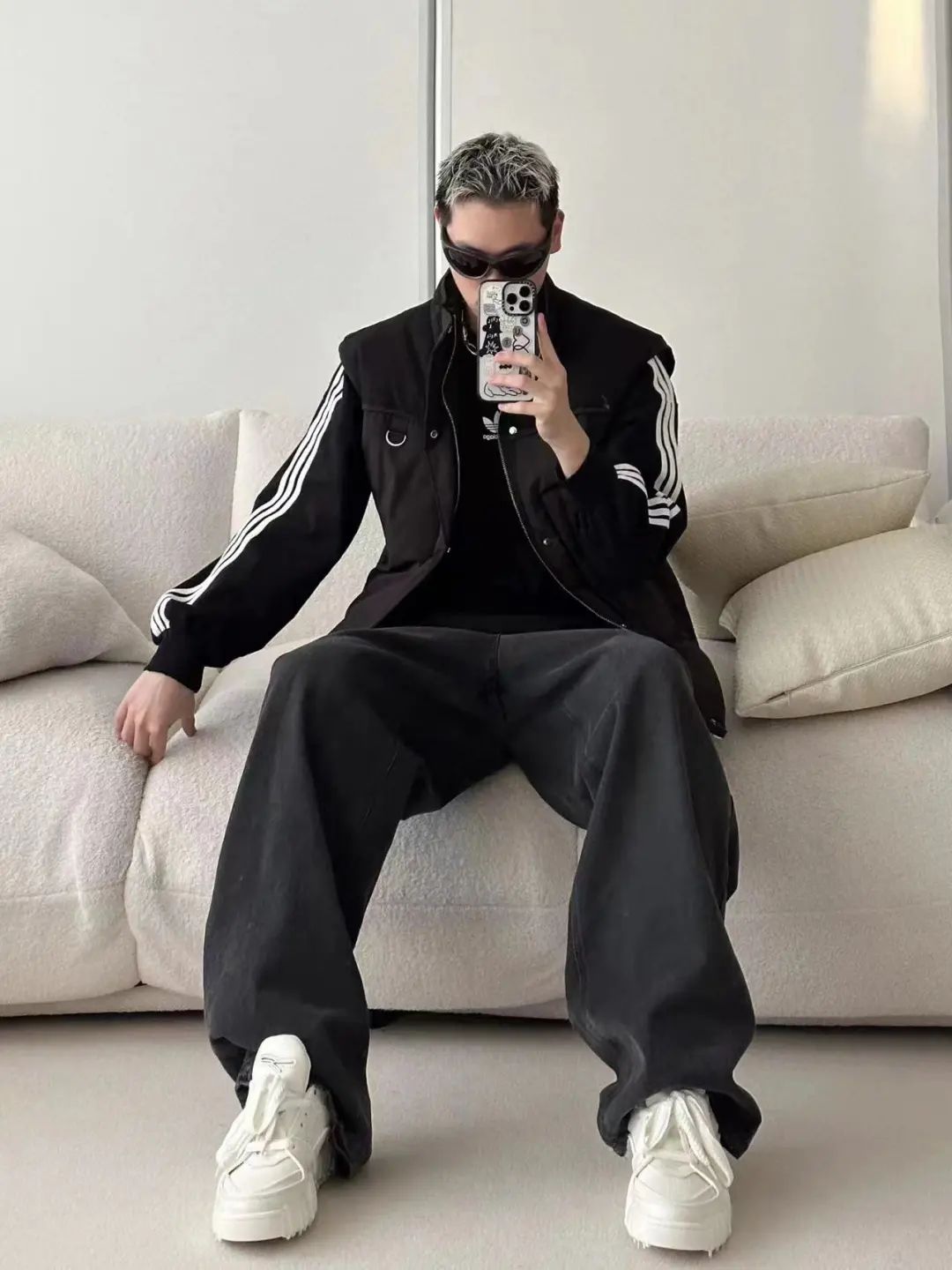 王一博和刘雯都在穿的品牌,如何在解构设计中演绎氛围感?12 王一博和刘雯都在穿的品牌,如何在解构设计中演绎氛围感?