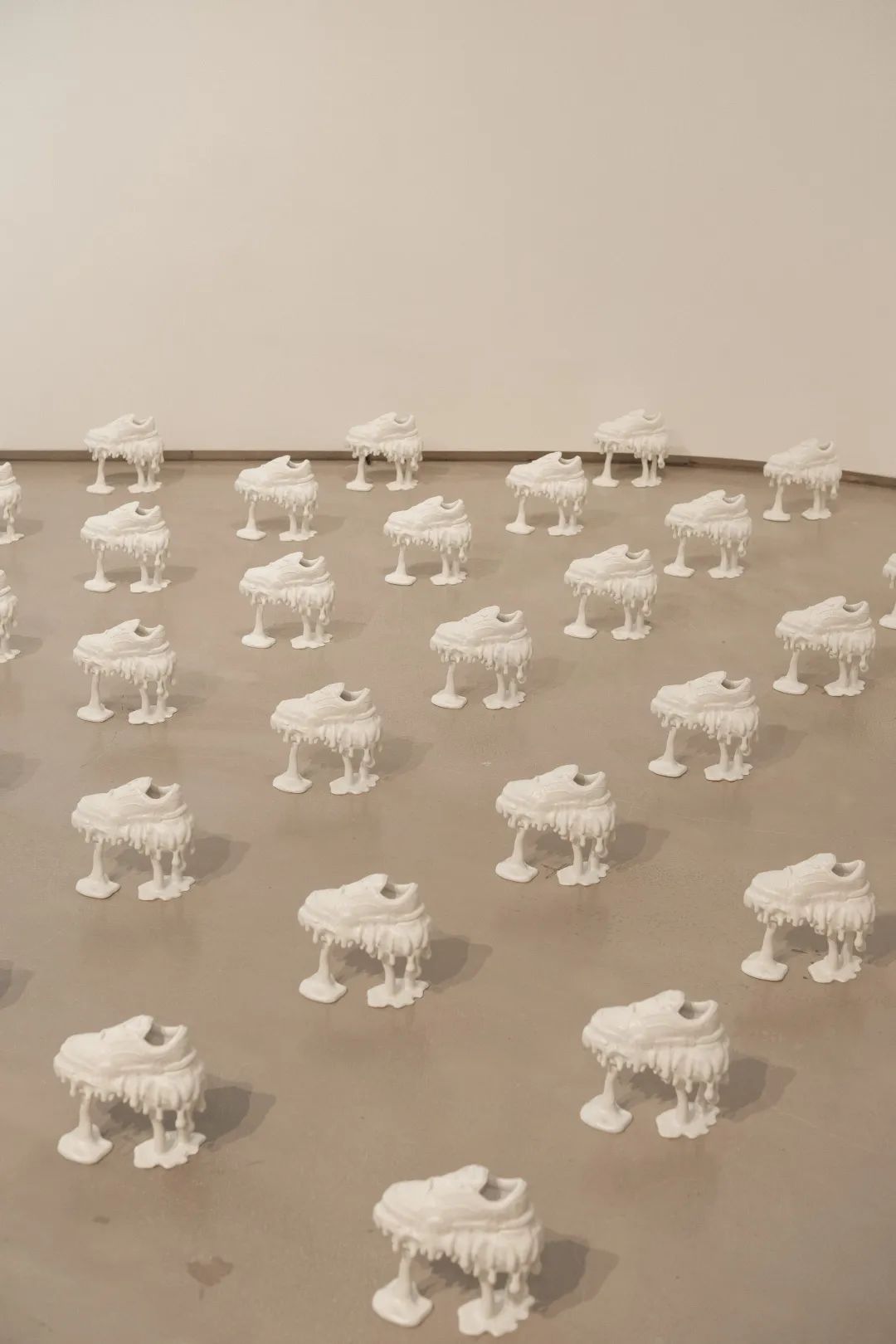 王一博和刘雯都在穿的品牌,如何在解构设计中演绎氛围感?18 王一博和刘雯都在穿的品牌,如何在解构设计中演绎氛围感?