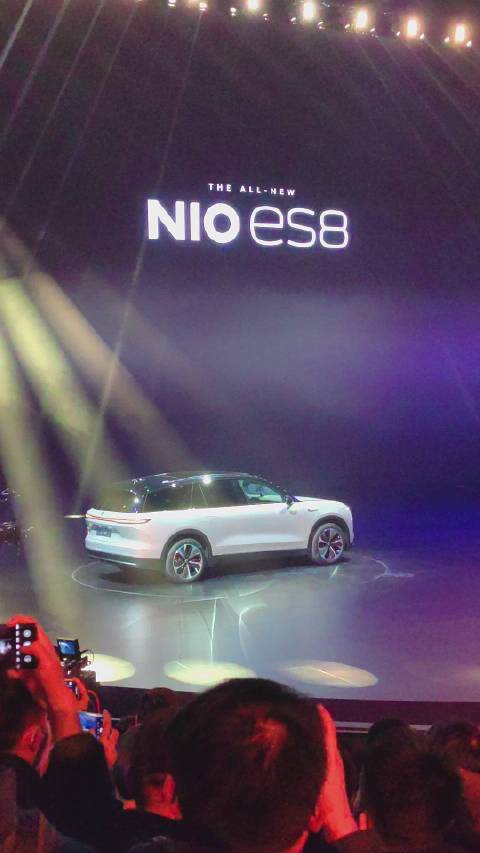 全新蔚来ES8发布，7种车身颜色，前大灯更新成家族式小眼睛……