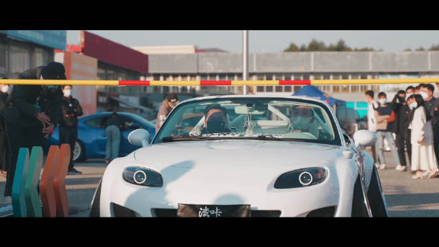 改装派对集锦：超150部改装赛车在圣诞节这一天震撼驶上赛道