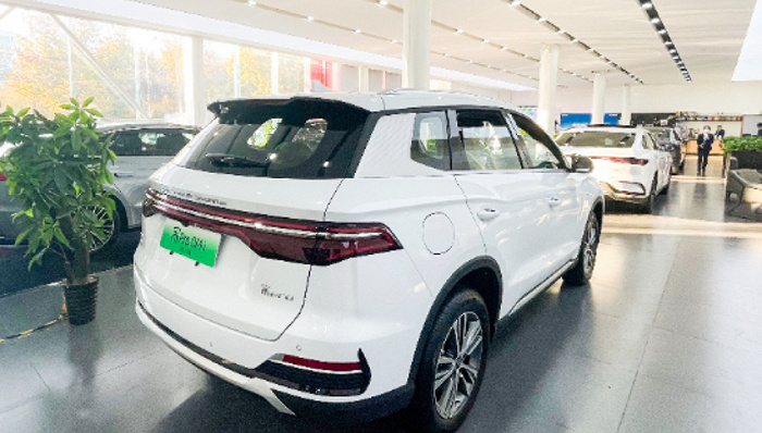 蔚小理风光不再，新王上位，却是“隔壁老王”？