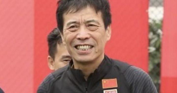 上海海港逆转取胜紧追榜首山东泰山