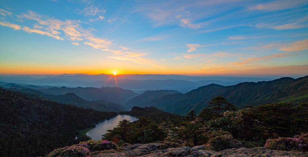 专访凉山州喜德县委书记巫照华:千里相会只需一车之约 喜德发展开启“动车速度”3 专访凉山州喜德县委书记巫照华:千里相会只需一车之约 喜德发展开启“动车速度”