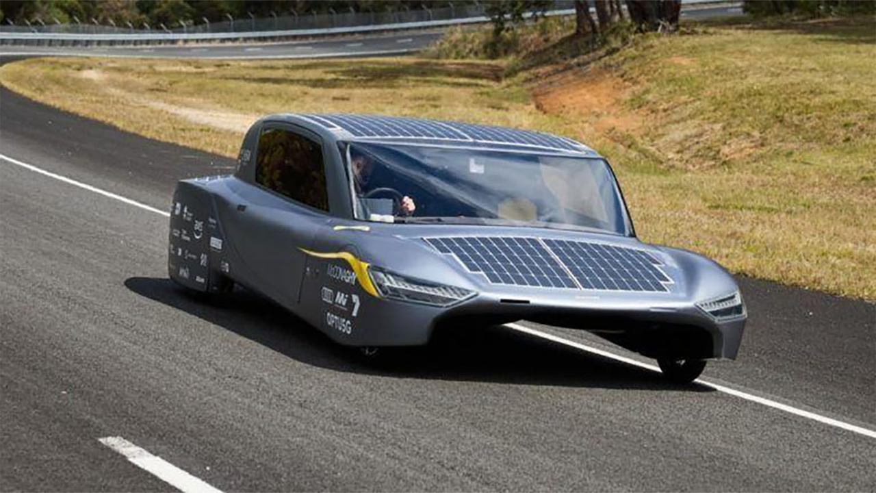 这电动汽车重500公斤，采用太阳能，风阻系数0.095，续航1000公里