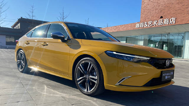 作为一款主打年轻运动的车型……