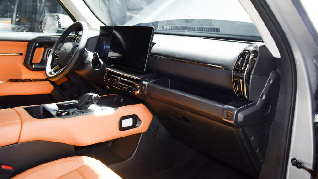 长城翻身就靠它！开门比奔驰豪华，轴距2810mm，插混326马力四驱