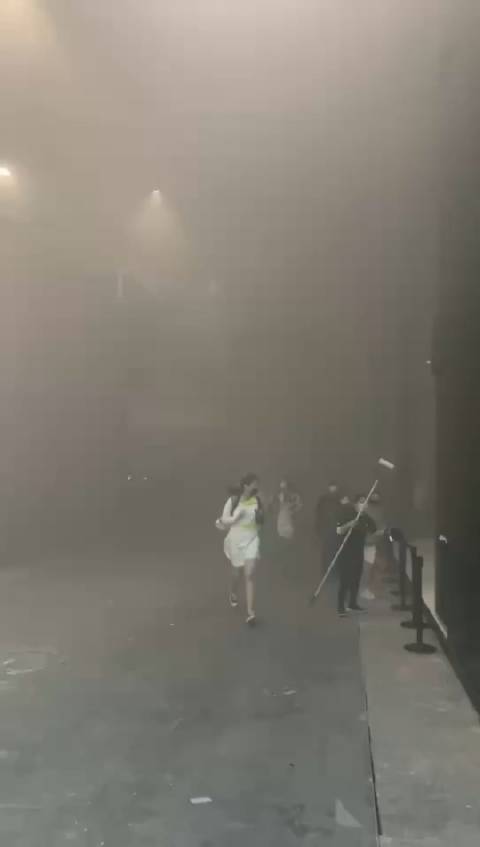 12月29日，第二十届广州国际汽车展览会布展现场发生火灾……