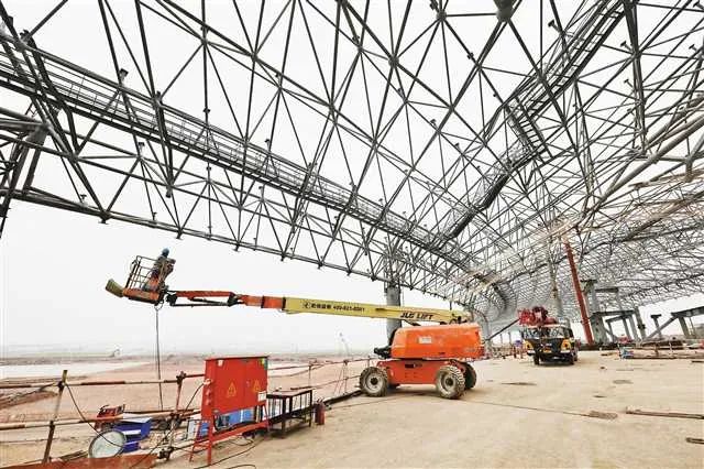 施工中的江北国际机场T3B航站楼。罗斌 摄