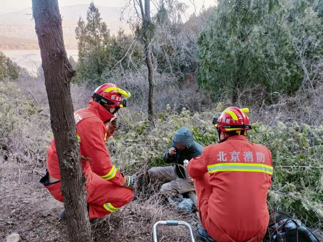 北京一男子酒后失踪一夜,被消防员找到时浑身发抖…2 北京一男子酒后失踪一夜,被消防员找到时浑身发抖…