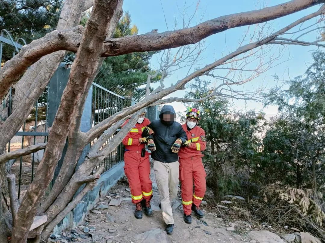 北京一男子酒后失踪一夜,被消防员找到时浑身发抖…3 北京一男子酒后失踪一夜,被消防员找到时浑身发抖…