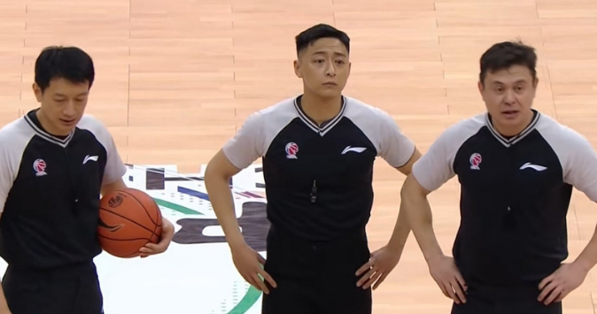 63次犯规!辽篮复仇浙江,裁判尺度引热议,新年大战太惨烈 63次犯规!辽篮复仇浙江,裁判尺度引热议,新年大战太惨烈