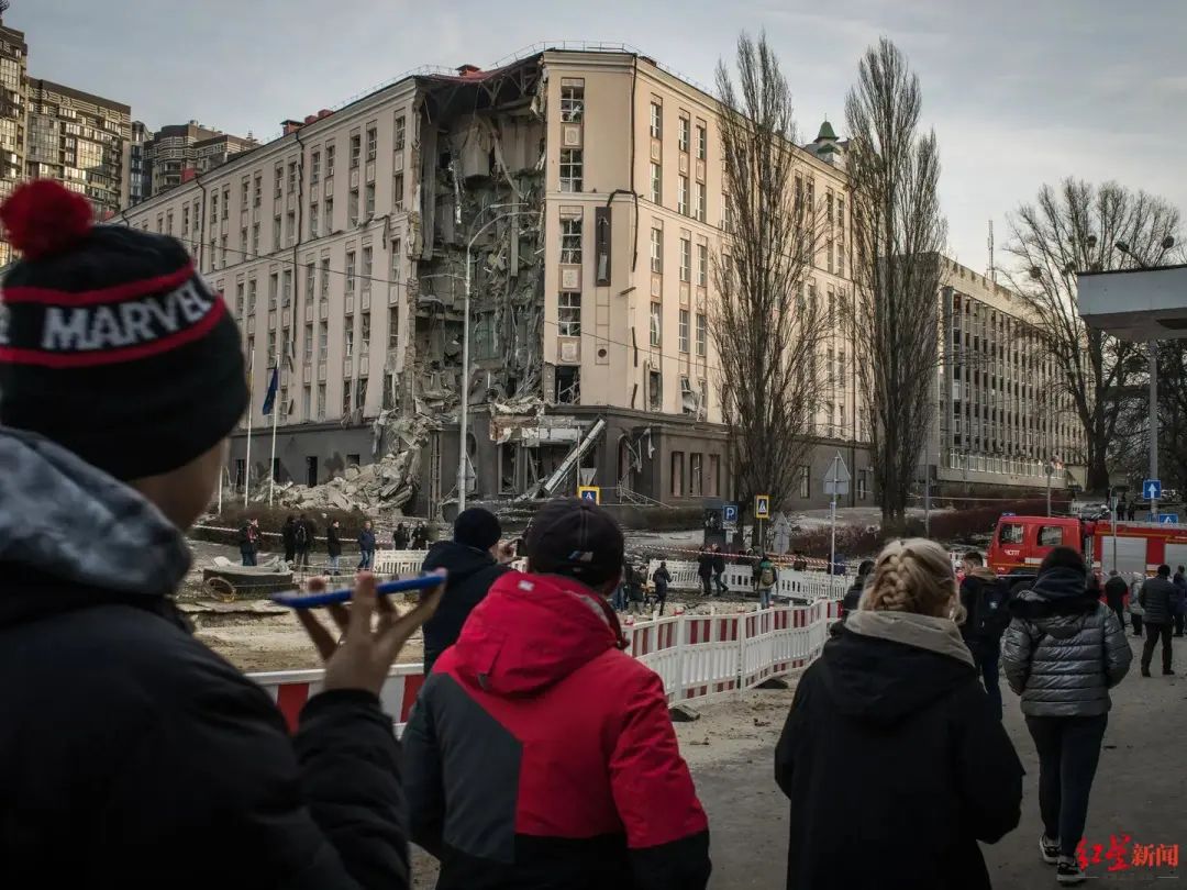 周六，基辅一家酒店在袭击中受损