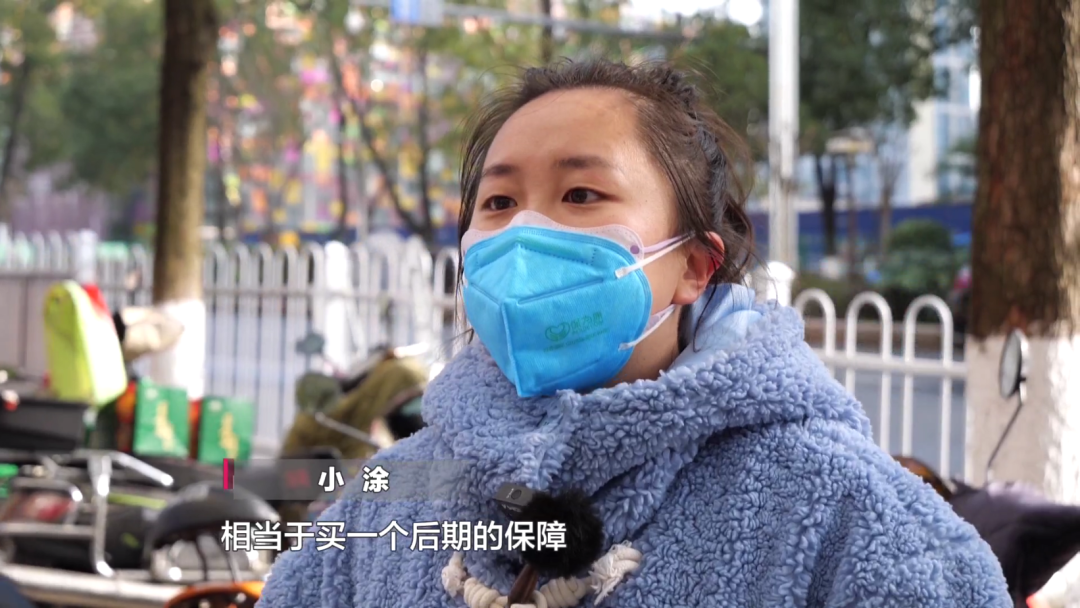 奔走相告(修手机被骗可以投诉吗)修手机骗局揭秘视频,修手机发现店家没有官方授权,贵阳女子质疑被骗,店家:手机过保了, 奔走相告(修手机被骗可以投诉吗)修手机骗局揭秘视频,修手机发现店家没有官方授权,贵阳女子质疑被骗,店家:手机过保了,
