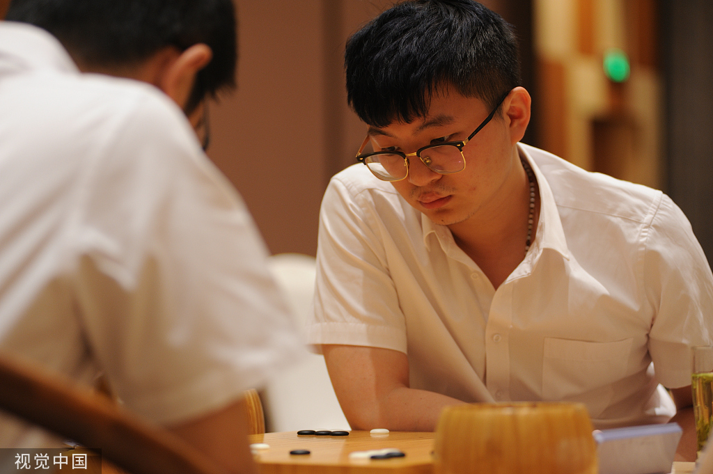 杨鼎新。