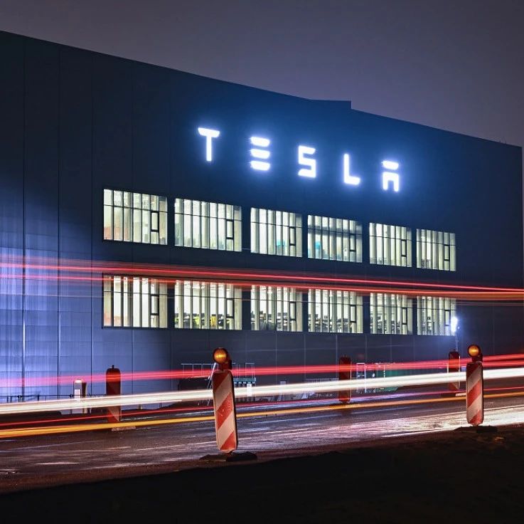 特斯拉，“一年蒸发约6750亿美元”