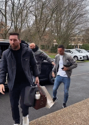 致敬冠军!梅西回归,巴黎列队鼓掌+送奖杯,球王笑开花休闲区蓝鸢梦想 - Www.slyday.coM 致敬冠军!梅西回归,巴黎列队鼓掌+送奖杯,球王笑开花休闲区蓝鸢梦想 - Www.slyday.coM