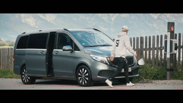 奔驰EQV最新2023官方宣传片，画面挺美……