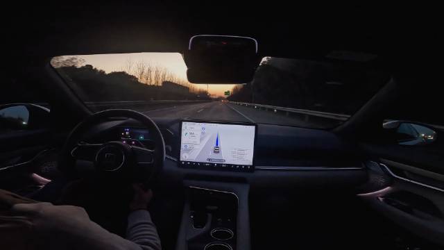 极氪的NZP高速领航辅助驾驶的第一视角……