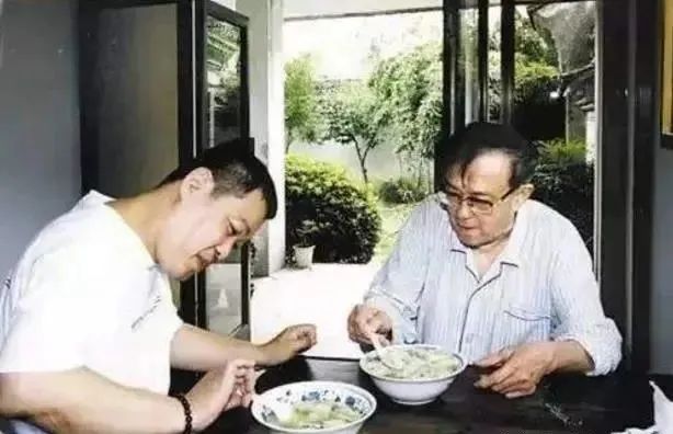 中国著名导演小儿子感染新冠去世!一门三子,悲情家世,堪比电影……休闲区蓝鸢梦想 - Www.slyday.coM 中国著名导演小儿子感染新冠去世!一门三子,悲情家世,堪比电影……休闲区蓝鸢梦想 - Www.slyday.coM