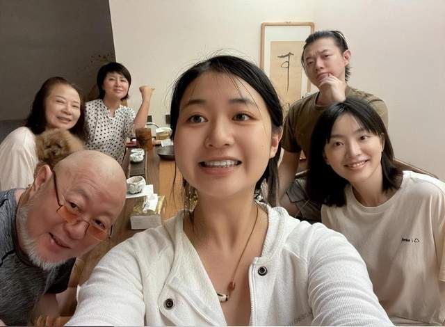 歌手火风母亲感染新冠去世,孙女晒合影送别,前一天还在开心庆生休闲区蓝鸢梦想 - Www.slyday.coM 歌手火风母亲感染新冠去世,孙女晒合影送别,前一天还在开心庆生休闲区蓝鸢梦想 - Www.slyday.coM