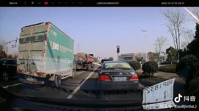 疑似特斯拉刹车失灵视频，十六秒钟，七十码刹车到三十码……