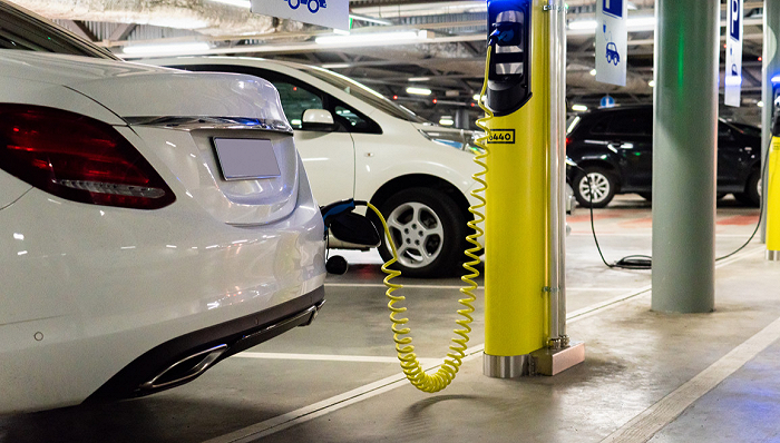 新能源车强势反弹，新能源车ETF（159806）涨超2.1%，法拉电子涨超9.7%