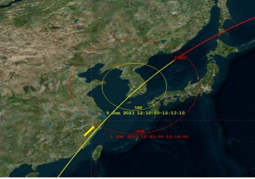 韩国科学技术信息通信部公开的美国地球辐射监测卫星残骸坠落轨迹预测图。图自韩媒