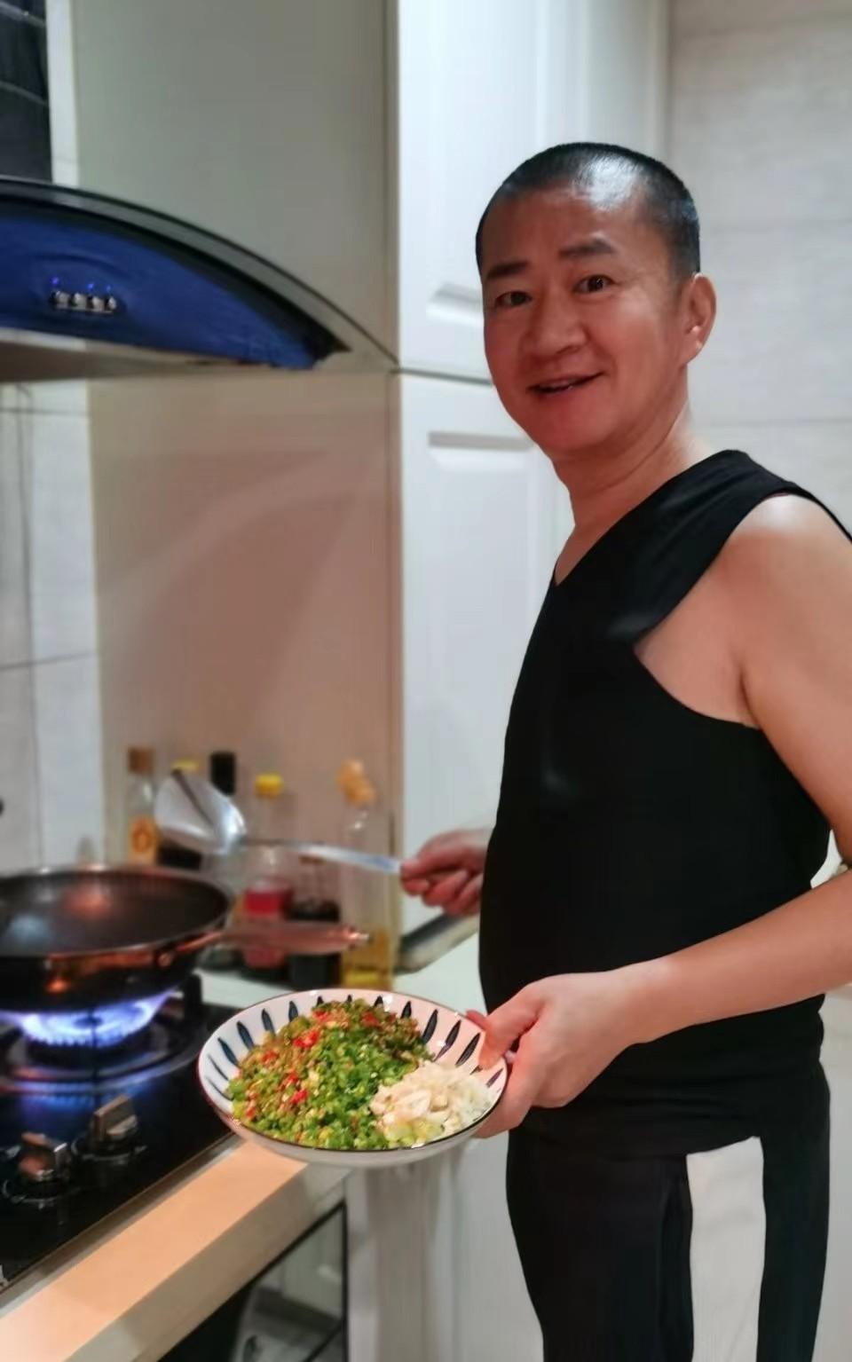 戏骨李嘉明怒批电视收费乱象,黑脸直呼太恶心,已三年不看电视休闲区蓝鸢梦想 - Www.slyday.coM 戏骨李嘉明怒批电视收费乱象,黑脸直呼太恶心,已三年不看电视休闲区蓝鸢梦想 - Www.slyday.coM