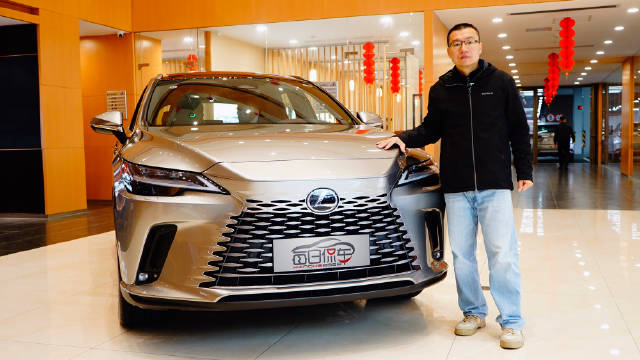 雷克萨斯全新RX加长轴距 有触控屏 全系混动带四驱 加速够快