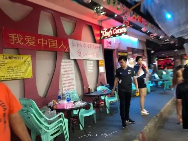 去泰国的中国游客被副总理亲自欢迎,去韩国的则被军警关大通铺休闲区蓝鸢梦想 - Www.slyday.coM 去泰国的中国游客被副总理亲自欢迎,去韩国的则被军警关大通铺休闲区蓝鸢梦想 - Www.slyday.coM