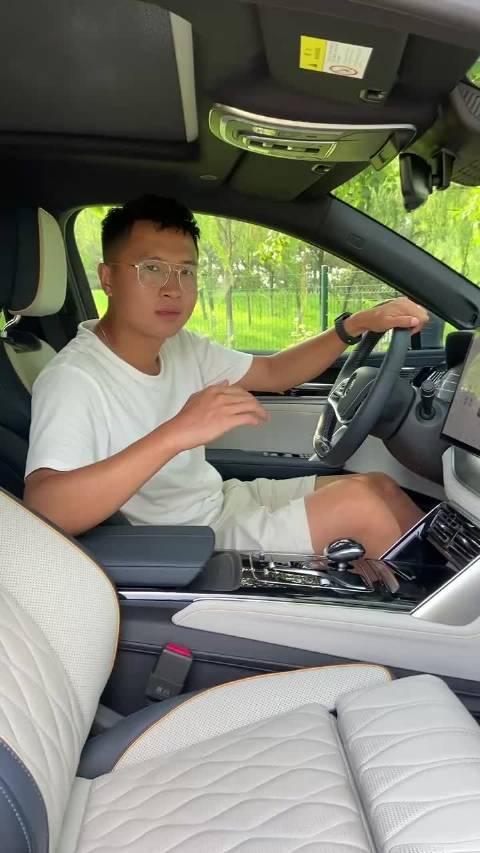 比亚迪唐DM-p内饰设计很懂年轻人？